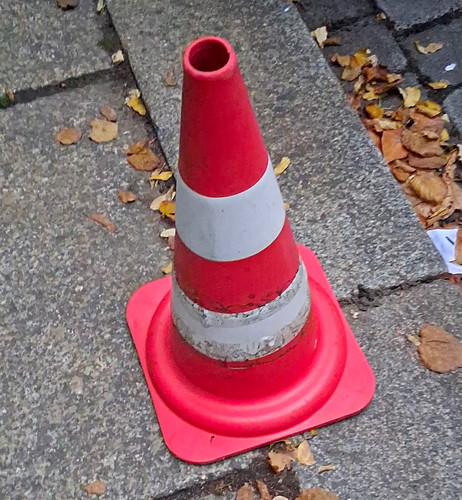 Rot weißer verkehrspylon - rot-weißer,